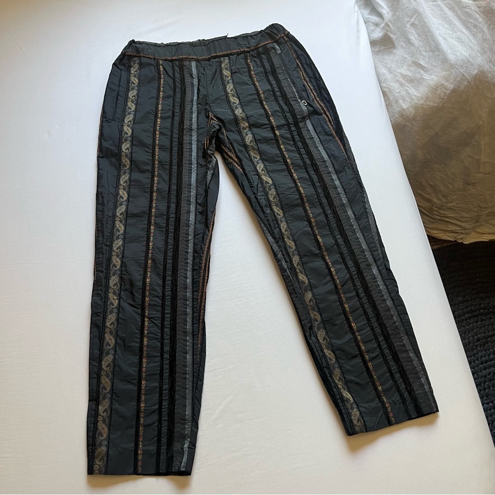 OOTD’AME black floral paisley embroidered stripe trim straight leg cropped pants